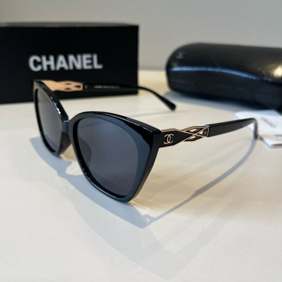 Elegant Chanel Textured Frame Sunglasses - Picture 3 of 6
